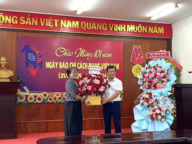 Hội Văn học Nghệ thuật tỉnh Đắk Lắk chúc mừng các cơ quan báo chí nhân ngày 21/6